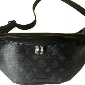 AUTHENTIC **Louis Vuitton Discovery Bumbag Monogram Eclipse Black